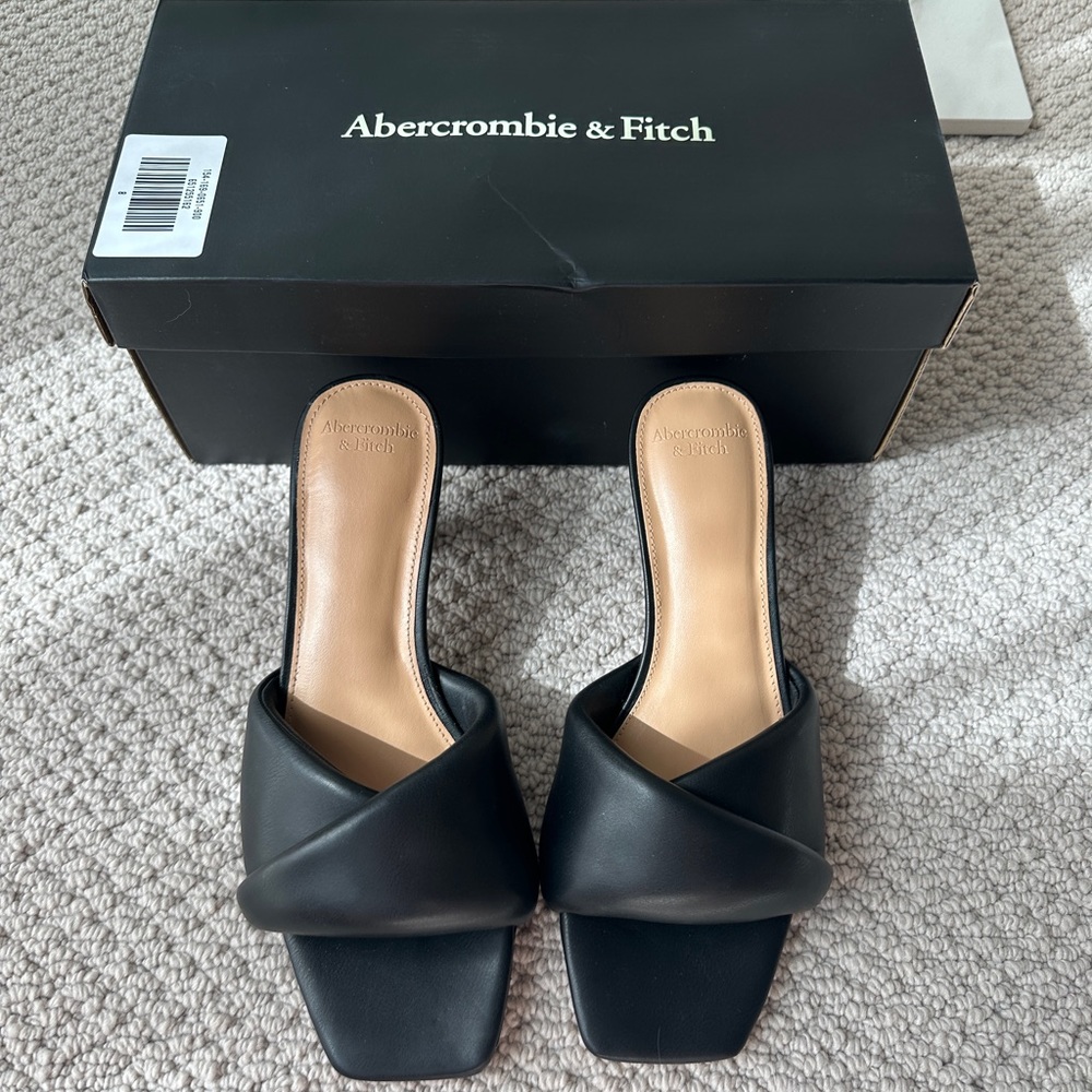 NWT Abercrombie Puffy Twist Heels